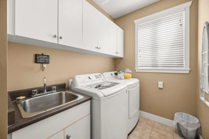 Laundry Room Photo of 10352 164a Street, Surrey, BC