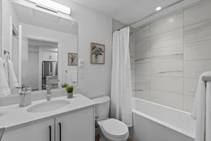 Primary Bathroom Photo of 209 33820 South Fraser Way, Abbotsford, BC