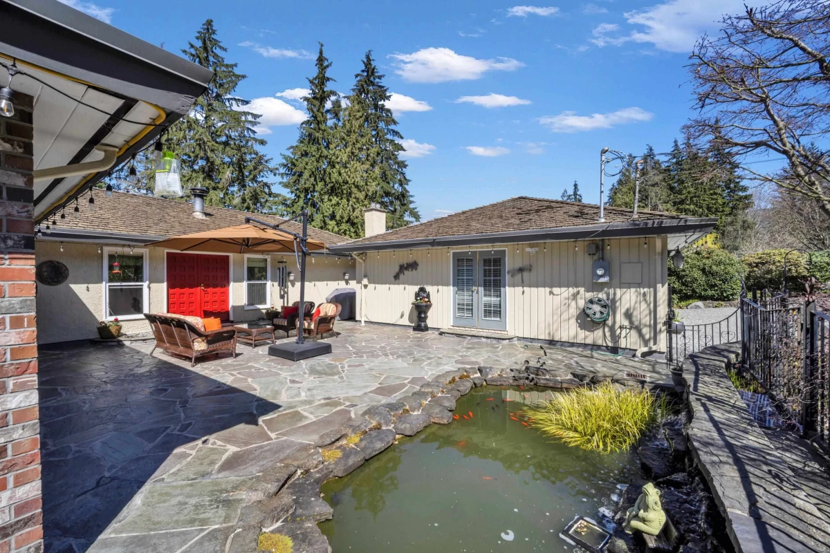 Family Room Photo of 3535 Main Avenue, Belcarra, BC