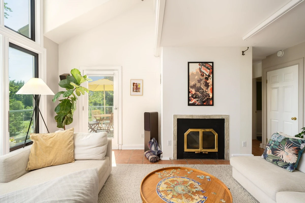 Living Room Photo of 342 Creek Road, Bowen Island, BC