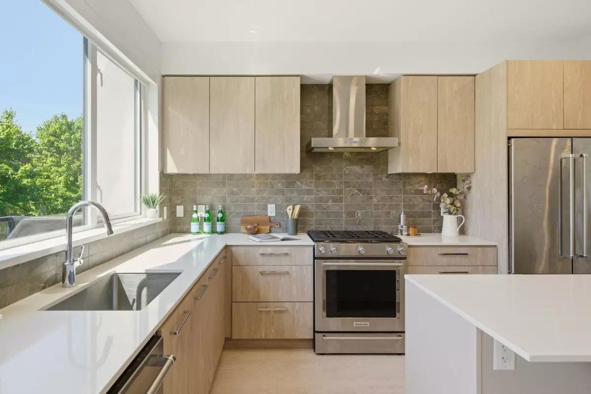 Dining Area Photo of 59 3597 Malsum Drive, North Vancouver, BC