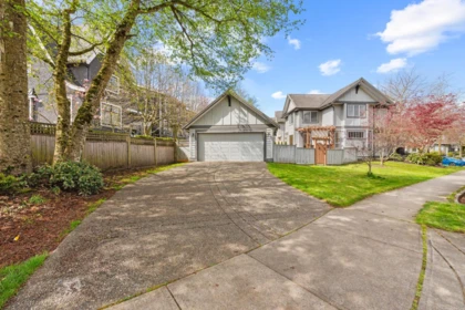 Front Yard Photo of 3307 Rosemary Heights Crescent, Surrey, BC