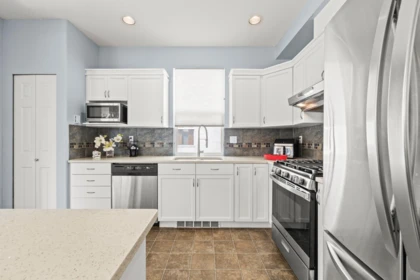 Kitchen Photo of 3307 Rosemary Heights Crescent, Surrey, BC
