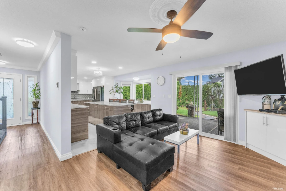 Living Room Photo of 41355 Yarrow Central Road, Yarrow, BC