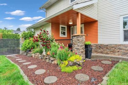 Front Yard Photo of 41355 Yarrow Central Road, Yarrow, BC