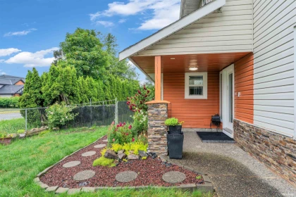 Garden / Landscaping Photo of 41355 Yarrow Central Road, Yarrow, BC