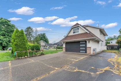 Hot Tub / Spa Photo of 41355 Yarrow Central Road, Yarrow, BC