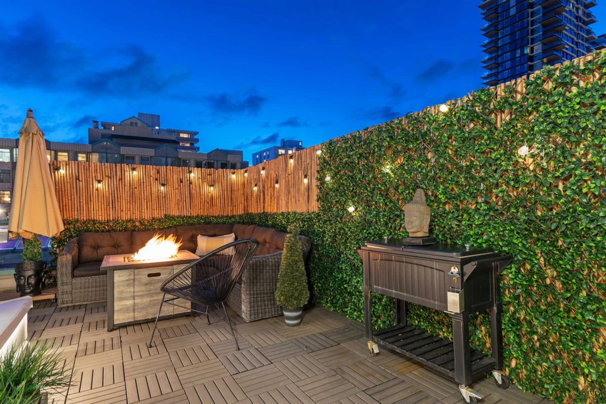 Family Room Photo of 301 789 Jervis Street, Vancouver, BC