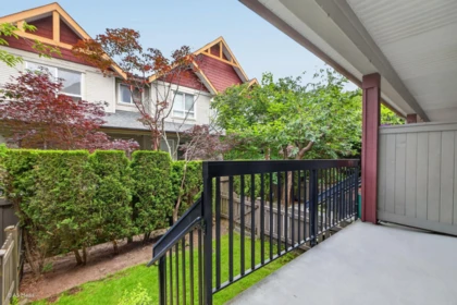 Entry Foyer Photo of 25 16789 60 Avenue, Surrey, BC
