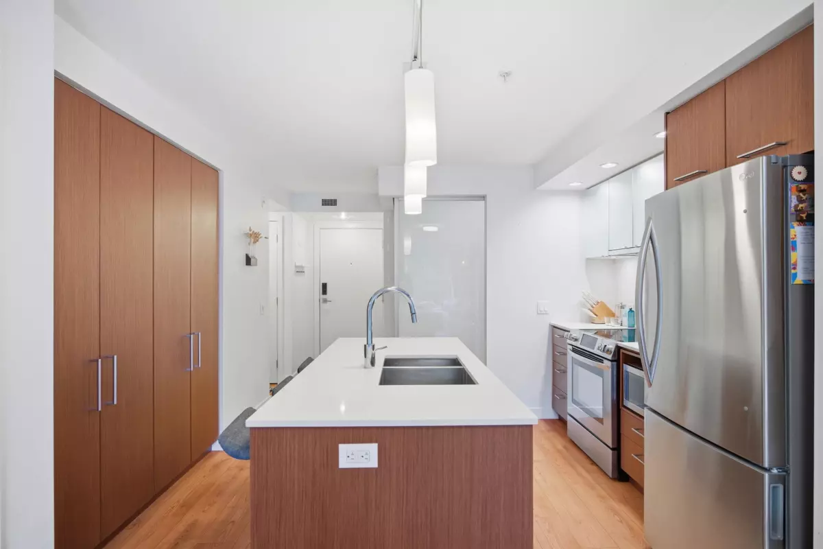 Dining Area Photo of 209 221 E 3rd Street, North Vancouver, BC