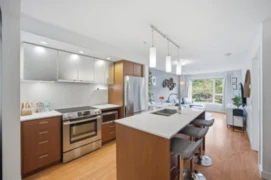209 221 E 3rd Street, North Vancouver, BC