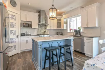 Kitchen Island Photo of 35423 Mckinley Drive, Abbotsford, BC
