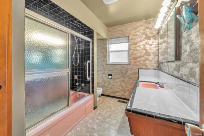 Guest Bathroom Photo of 9451 Chapmond Crescent, Richmond, BC