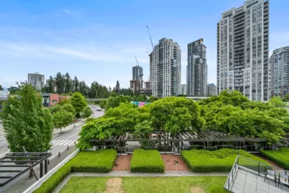 608 2982 Burlington Drive, Coquitlam, BC, Coquitlam — Apartment/Condo for sale
