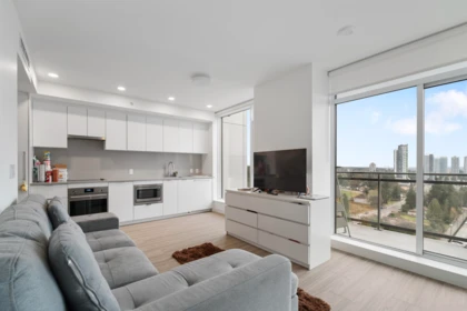Kitchen Photo of 1605 13675 107a Avenue, Surrey, BC