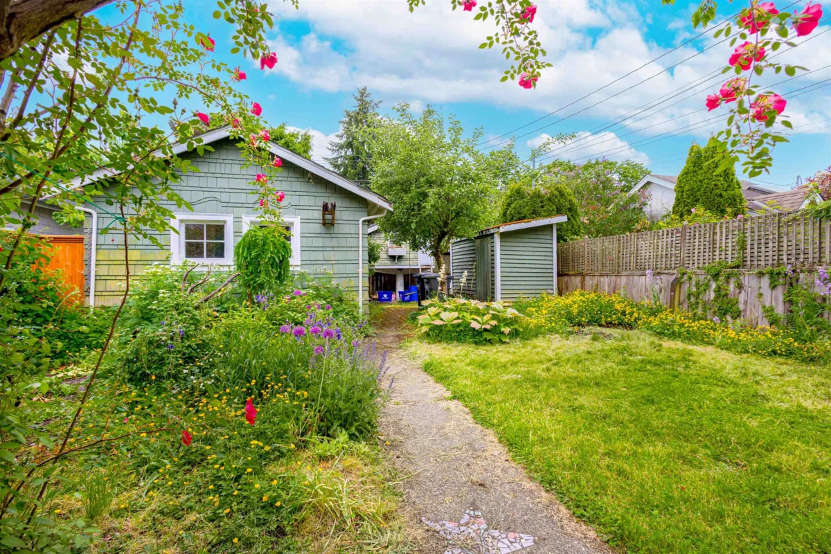 Family Room Photo of 3012 W 14th Avenue, Vancouver, BC
