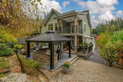 Garden / Landscaping Photo of 2915 Fern Drive, Port Moody, BC