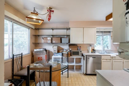 Kitchen Island Photo of 4 305 Decaire Street, Coquitlam, BC