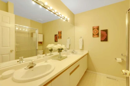 Primary Bathroom Photo of 106 13895 102 Avenue, Surrey, BC