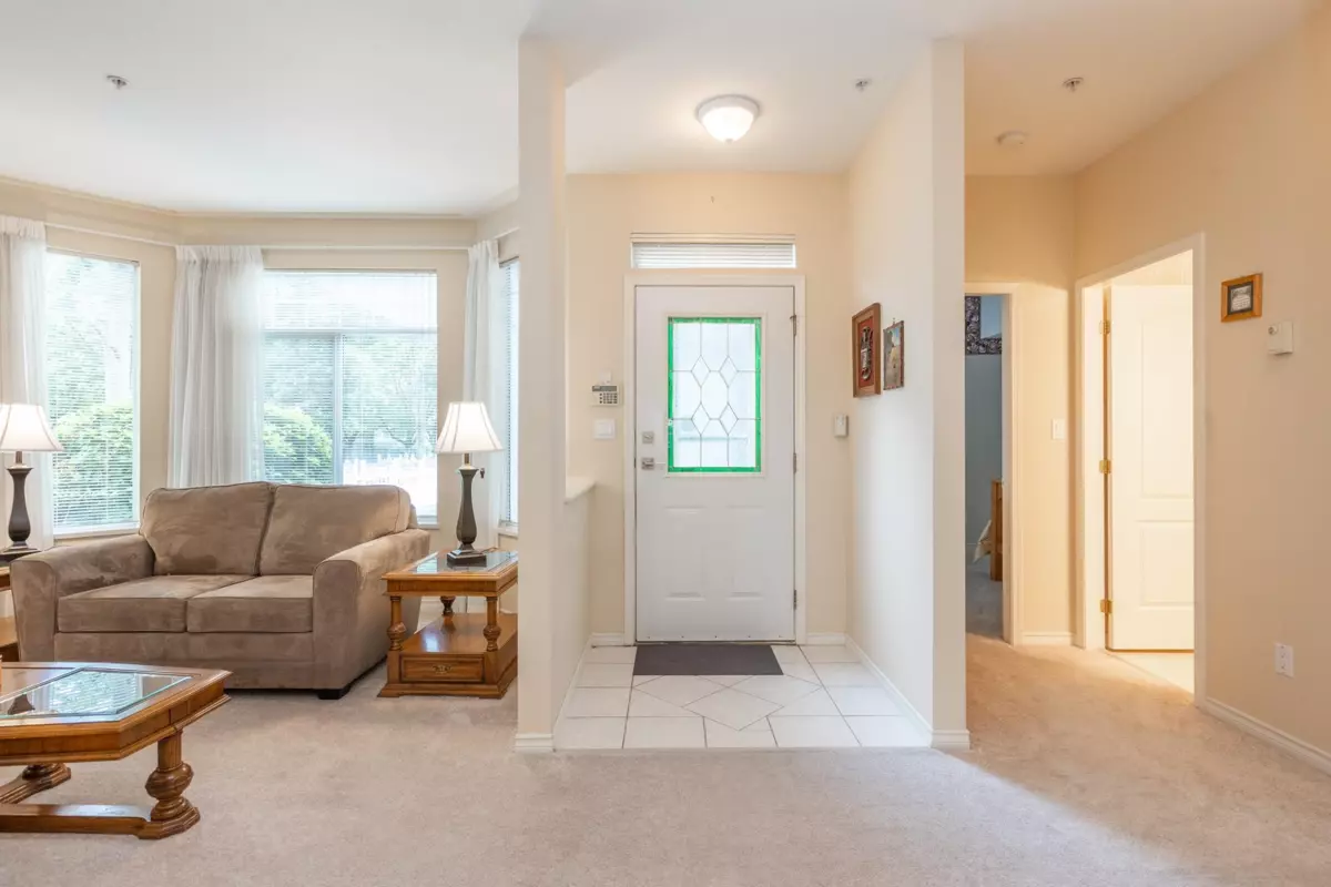 Living Room Photo of 40 5708 208 Street, Langley, BC