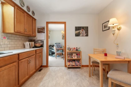 Hallway Photo of 46122 Greenwood Drive, Chilliwack, BC