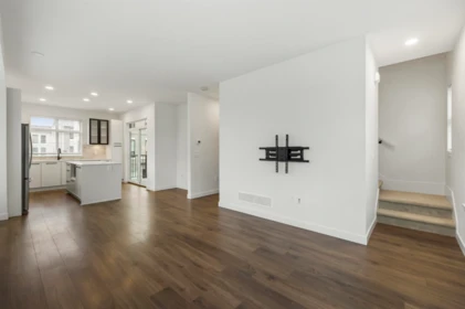 Primary Bedroom Photo of 6 2774 Montrose Avenue, Abbotsford, BC