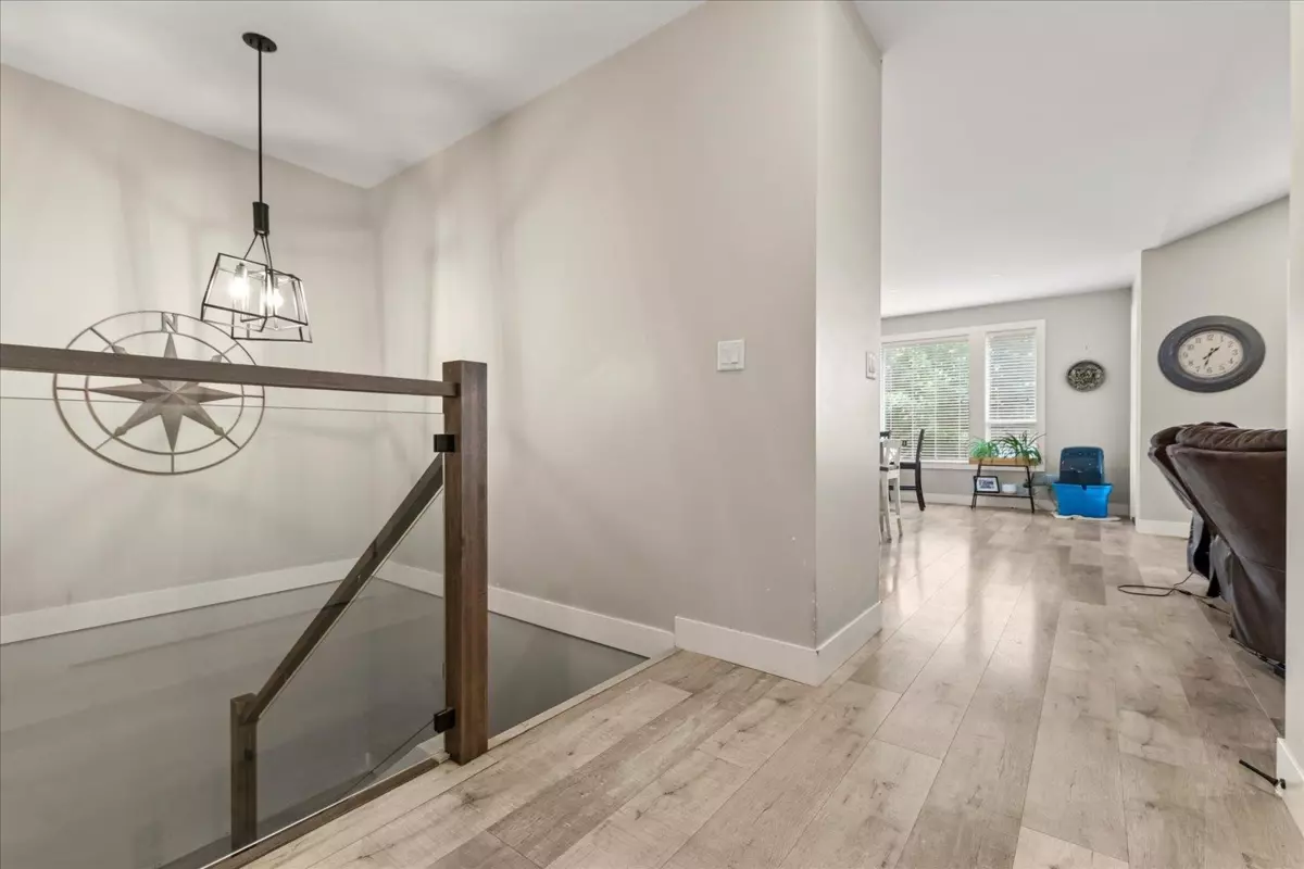 Dining Area Photo of 46302 Riverside Drive, Chilliwack, BC