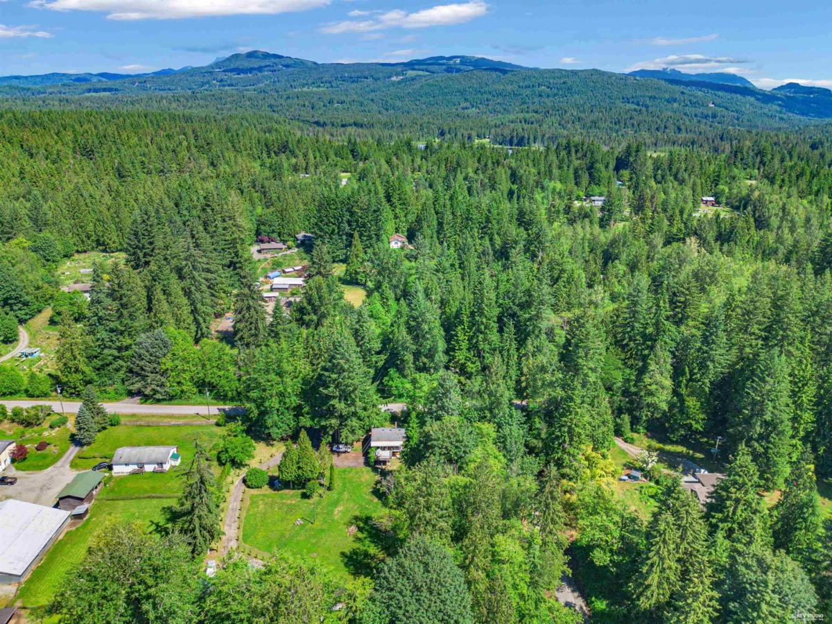 Family Room Photo of 27810 110 Avenue, Maple Ridge, BC