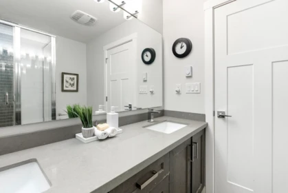 Hallway Photo of 39 16127 87 Avenue, Surrey, BC