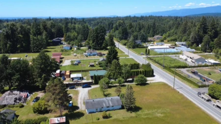 Front Yard Photo of 25792 Dewdney Trunk Road, Maple Ridge, BC