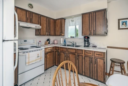 Kitchen Island Photo of 25792 Dewdney Trunk Road, Maple Ridge, BC