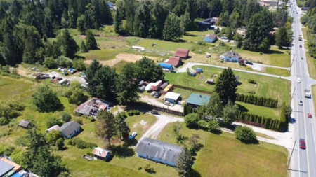 Outdoor Deck Photo of 25792 Dewdney Trunk Road, Maple Ridge, BC