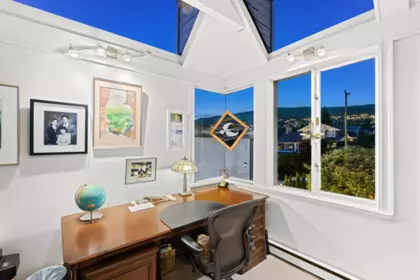 Entry Foyer Photo of 1104 Esquimalt Avenue, West Vancouver, BC