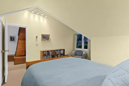 Hallway Photo of 1104 Esquimalt Avenue, West Vancouver, BC