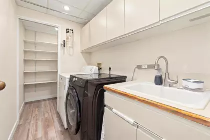 Laundry Room Photo of 1601 738 Broughton Street, Vancouver, BC