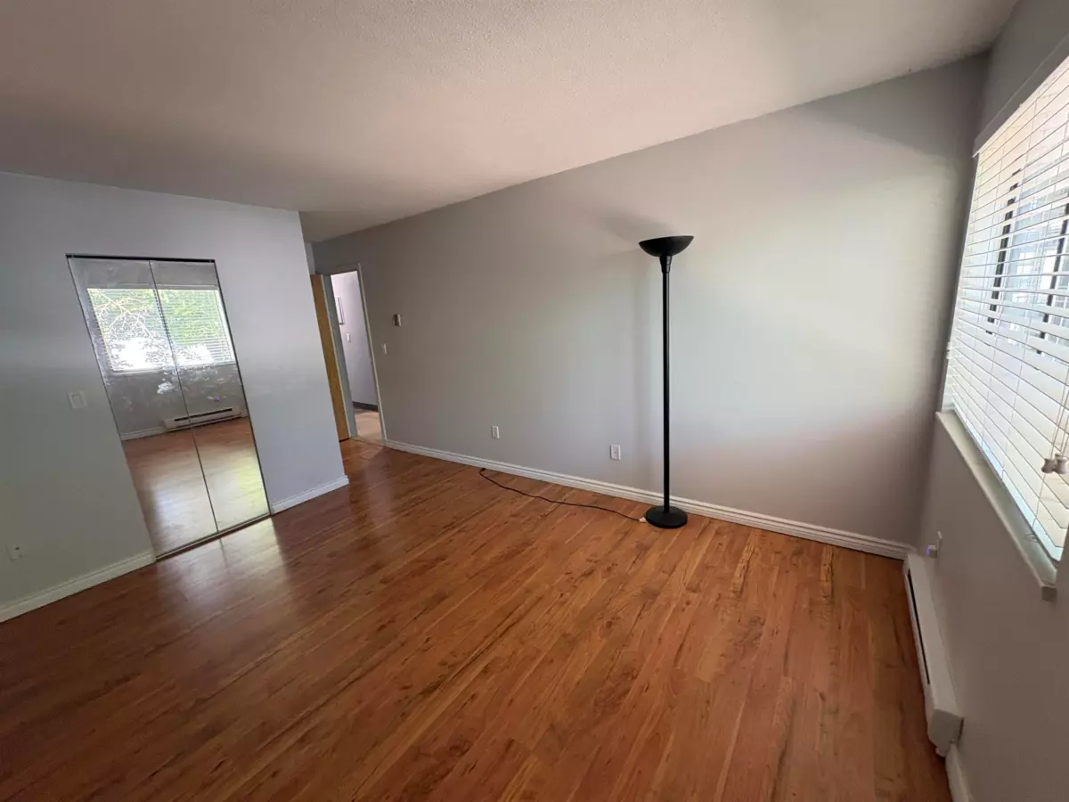 Family Room Photo of 206 9682 134 Street, Surrey, BC