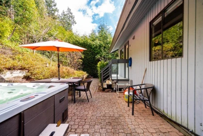 Swimming Pool Photo of 4643 Port View Place, West Vancouver, BC