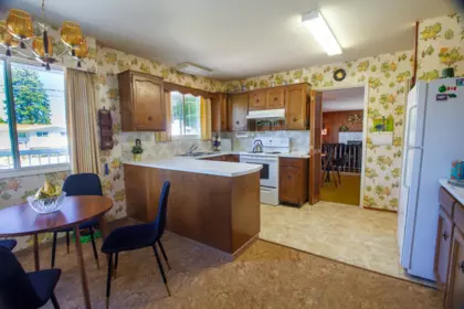 Kitchen Island Photo of 32678 Bevan Avenue, Abbotsford, BC