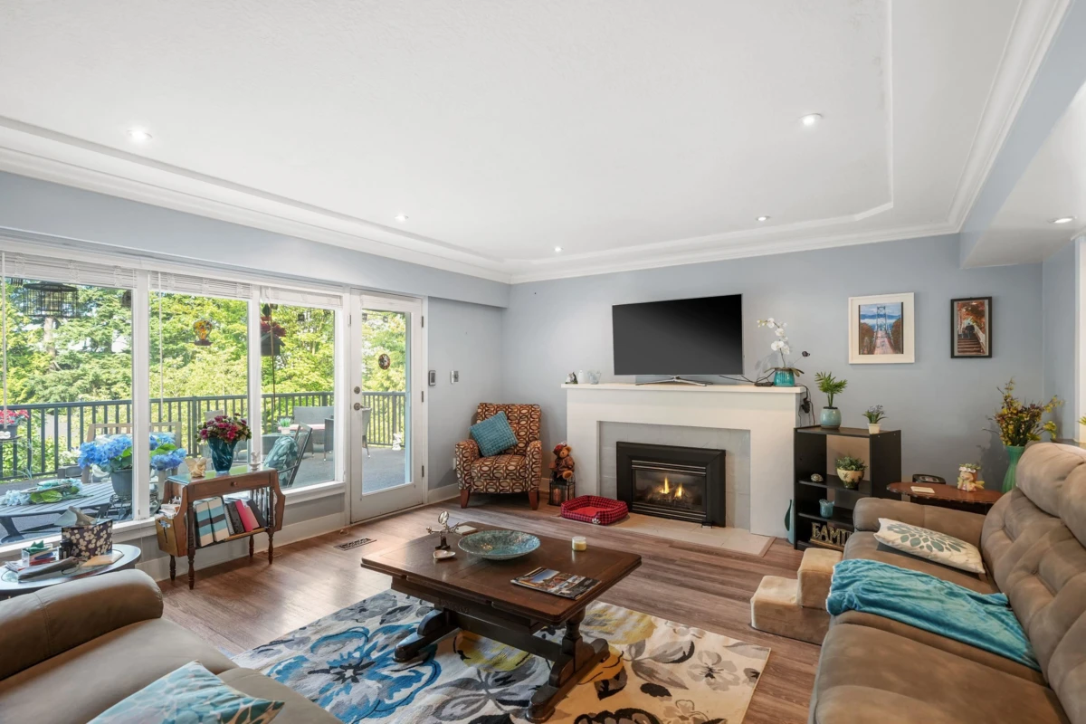 Family Room Photo of 9669 Townline Diversion, Surrey, BC
