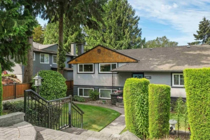 Swimming Pool Photo of 9669 Townline Diversion, Surrey, BC