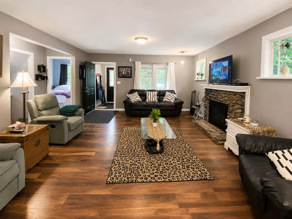 Living Room Photo of 46031 Cleveland Avenue, Chilliwack, BC
