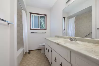 Hallway Photo of 34865 Mcleod Avenue, Abbotsford, BC
