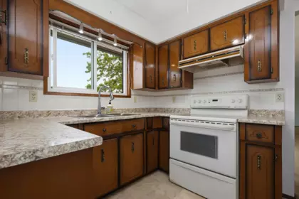 Kitchen Photo of 34865 Mcleod Avenue, Abbotsford, BC