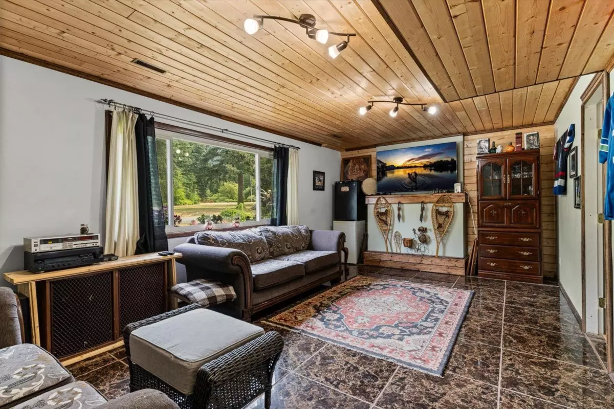 Dining Area Photo of 300 Robertson Crescent, Hope, BC