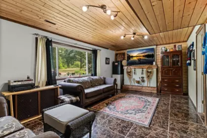 300 Robertson Crescent, Hope, BC, Hope — Single Family Residence for sale