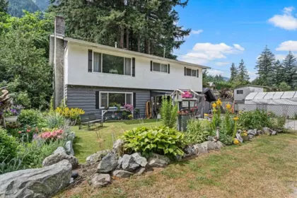 300 Robertson Crescent, Hope, BC, Hope — Single Family Residence for sale