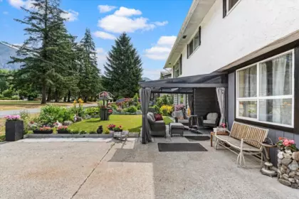 300 Robertson Crescent, Hope, BC, Hope — Single Family Residence for sale