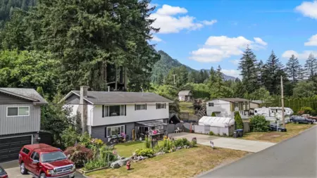 Hot Tub / Spa Photo of 300 Robertson Crescent, Hope, BC