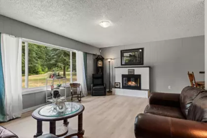 Powder Room Photo of 300 Robertson Crescent, Hope, BC