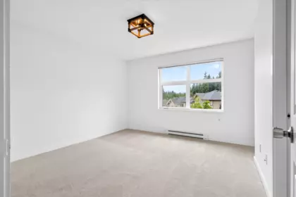 Entry Foyer Photo of 35 3400 Devonshire Avenue, Coquitlam, BC